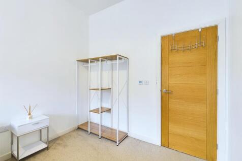 CAM03162G0-PR0150-STILL006