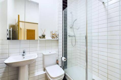 CAM03162G0-PR0150-STILL017