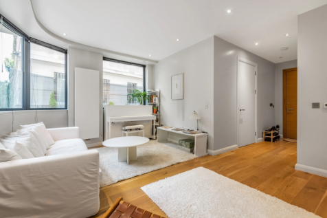 livingroom to hallway