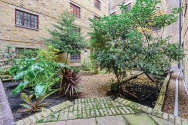 Sml_courtyard garden