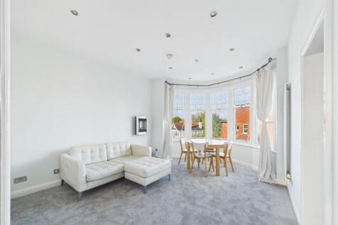 CAM03750G0-PR0079-STILL005