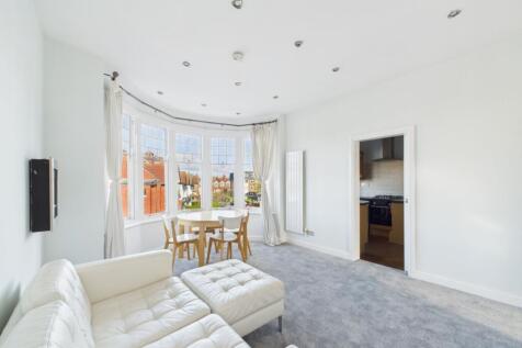 CAM03750G0-PR0079-STILL006