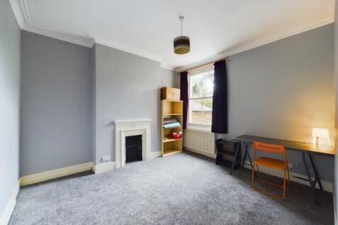 CAM03750G0-PR0019-STILL006