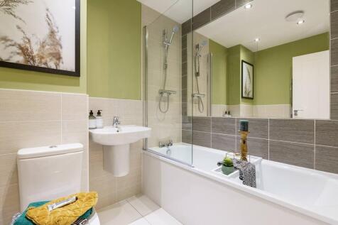 The main bathroom with high quality fixtures and fittings
