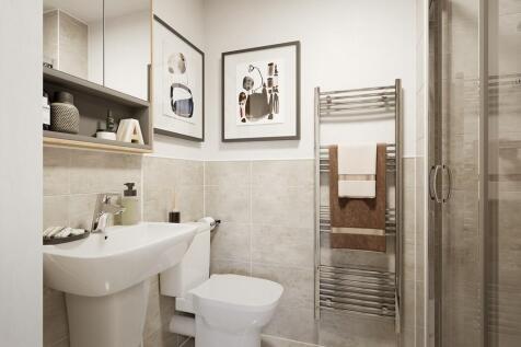 The main bedroom also features an en suite shower room