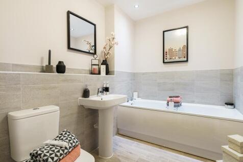 The main bathroom with high quality fixtures and fittings