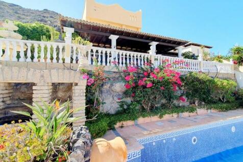 Private swimming pool