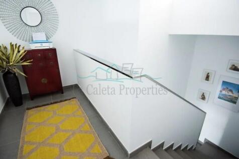 Escaleras y pasillos