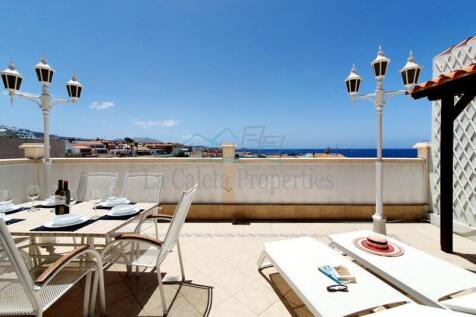 Terrace with sea views