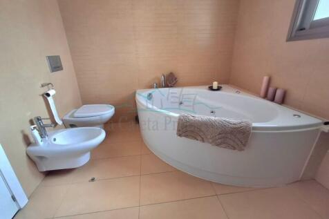Jacuzzi bathroom