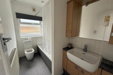 STATION BATHROOM.jpeg