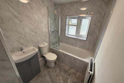 bathroom leeming.jpeg
