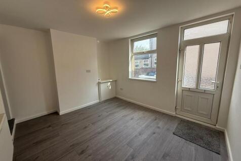 124 livingroom.jpeg