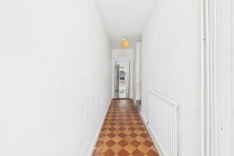 CAM02313G0-PR0072-STILL003