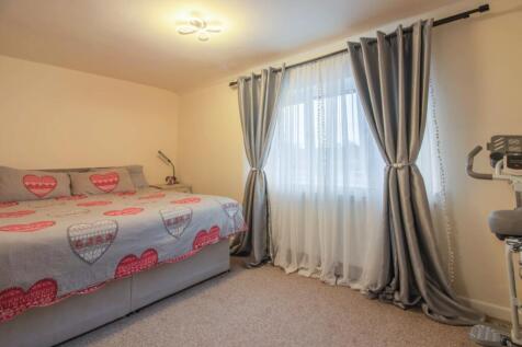 Lrg_Bedroom1_-1