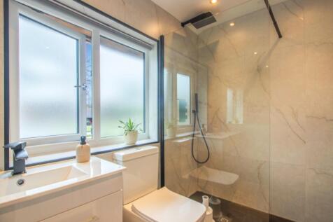 Lrg_Bathroom-9