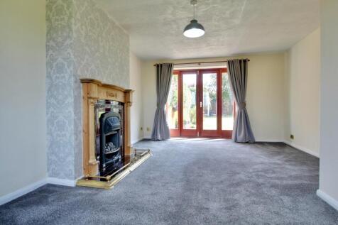 Lounge - reverse view - Gus Critchlow EweMove Hinc