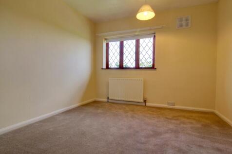 Bedroom 2 - Double Bedroom - Gus Critchlow EweMove