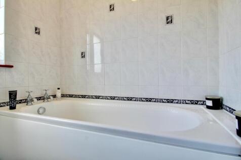 Bathroom - Gus Critchlow EweMove Hinckley