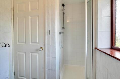 Bathroom - reverse view - Gus Critchlow EweMove Hi