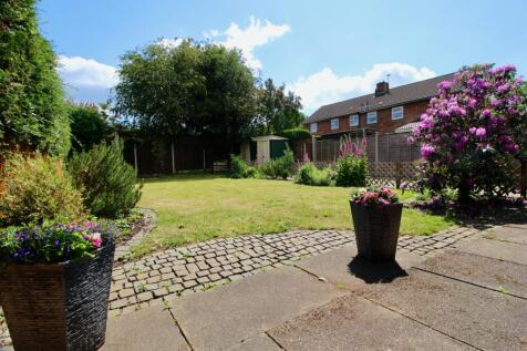 Private Rear Garden - Gus Critchlow EweMove Hinckl