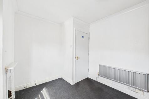 CAM02313G0-PR0089-STILL009
