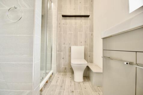 BELGRAVE GATE BATHROOM