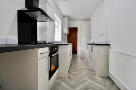 Kitchen angle 2