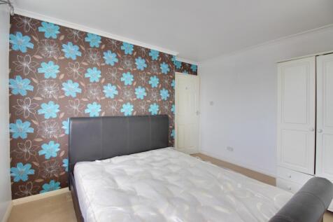 Master Bed 18 Huntingdon