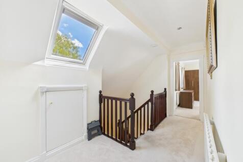 14. CAM04922G0-PR0010-STILL016