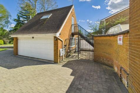 27. CAM04922G0-PR0010-STILL043