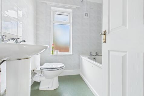 CAM04922G0-PR0082-STILL013