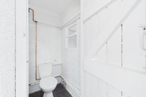 CAM04922G0-PR0082-STILL009