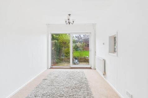 CAM04922G0-PR0083-STILL006