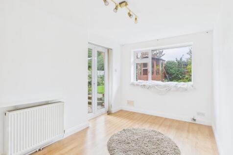 CAM04922G0-PR0083-STILL011