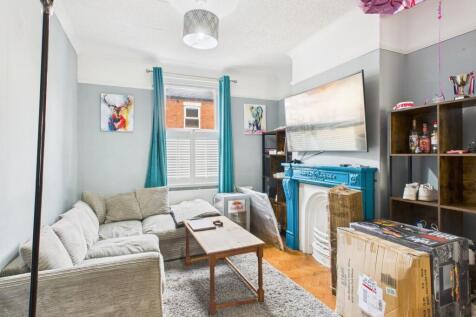 CAM04922G0-PR0077-STILL001