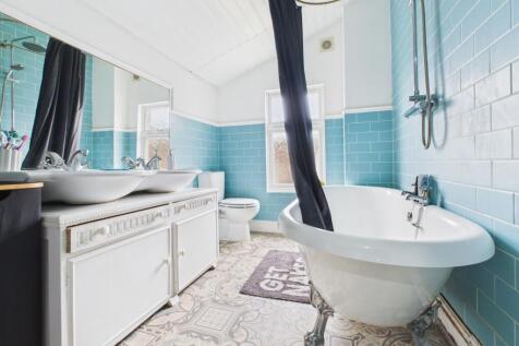 CAM04922G0-PR0077-STILL003