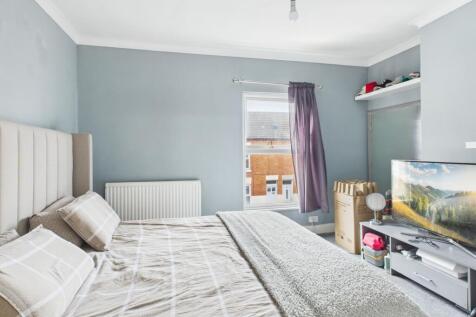 CAM04922G0-PR0077-STILL005