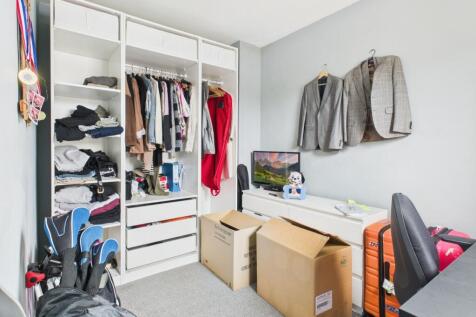 CAM04922G0-PR0077-STILL004