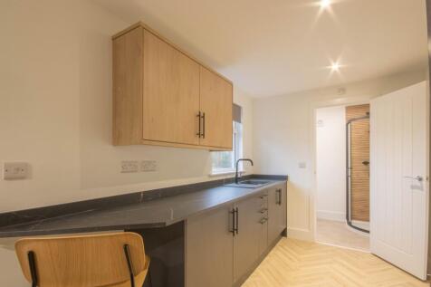 Top Floor Rear Studio 4-1