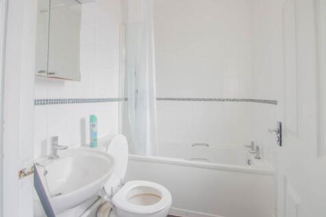 Bathroom flat 3 28 Trowell Grove