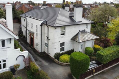 Outside flat 3 28 Trowell Grove