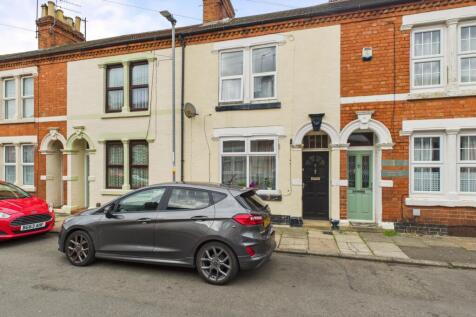 CAM04922G0-PR0073-STILL011