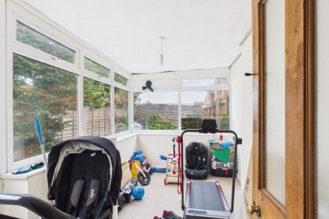 CAM04922G0-PR0073-STILL005