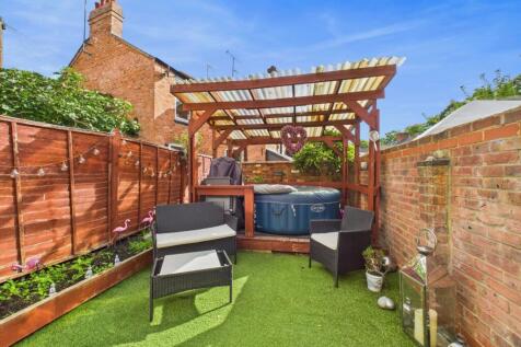 14. CAM04922G0-PR0065-STILL010