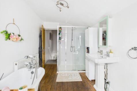 9. CAM04922G0-PR0065-STILL014