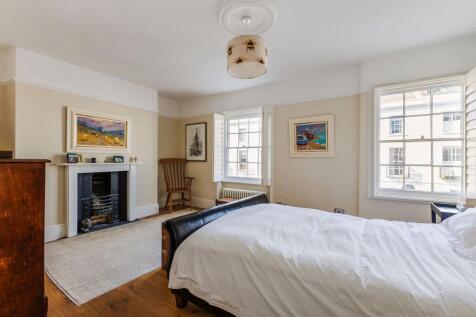 Principal bedroom