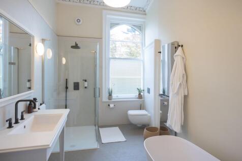 Family shower room