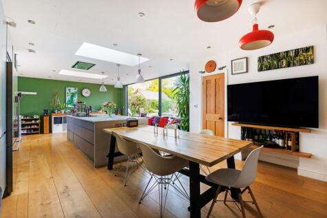 Kitchen/dining/family room