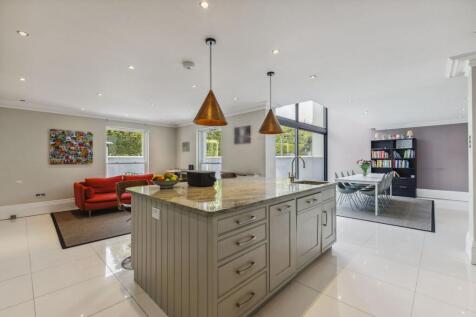 Kitchen/dining/family room